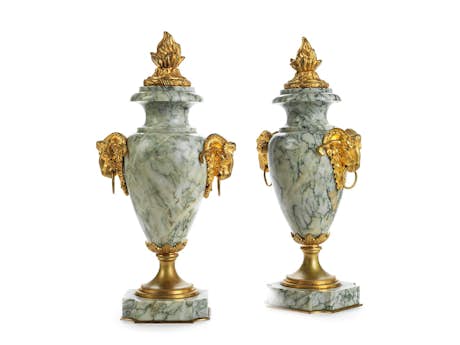Paar elegante Louis XVI-Cassolettes
